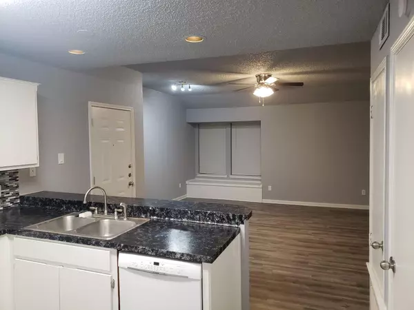 San Marcos, TX 78666,1221 W Hopkins ST #11