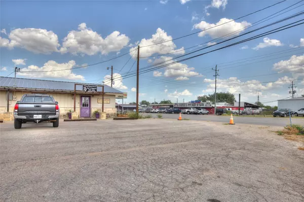 Llano, TX 78643,609 W Young ST