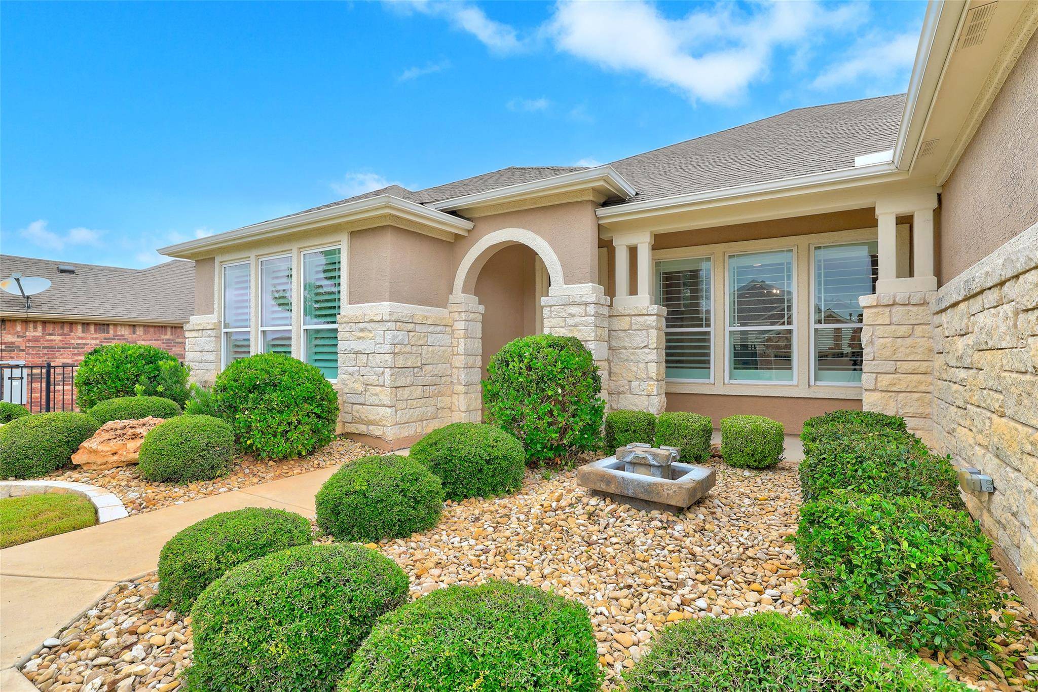 204 Old Blue Mountain LN, Georgetown, TX 78633