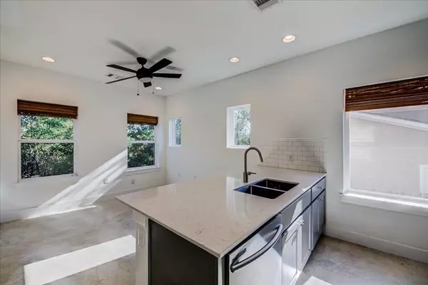 Austin, TX 78721,5004 Baker ST #B
