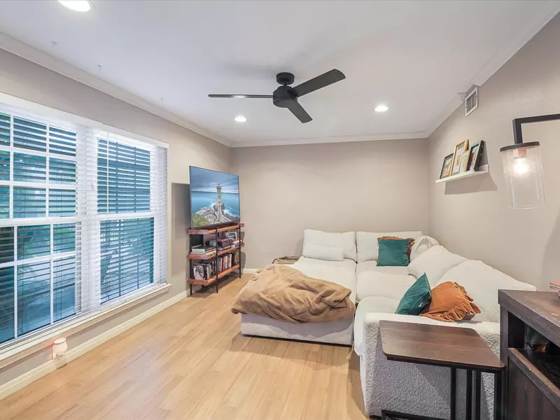 900 S Lamar BLVD #205, Austin, TX 78704