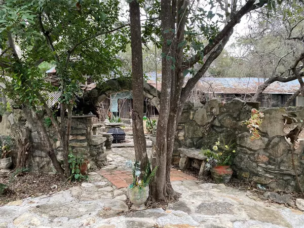 Wimberley, TX 78676,207 Hub DR