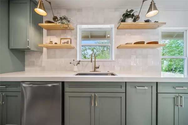 Austin, TX 78721,5202 Woodmoor DR