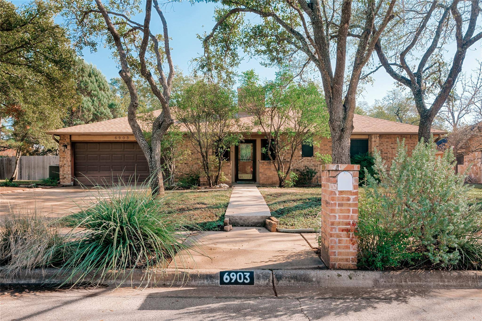 6903 Fence Line DR, Austin, TX 78749