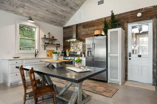 Comfort, TX 78013,105 Valley View TRL