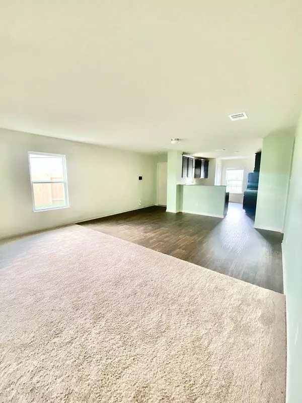 Jarrell, TX 76537,701 Yearwood LN #50-E