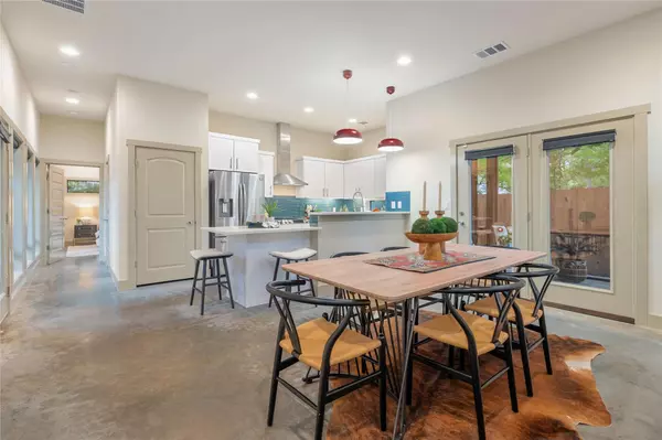 Austin, TX 78702,2512 E 2nd ST