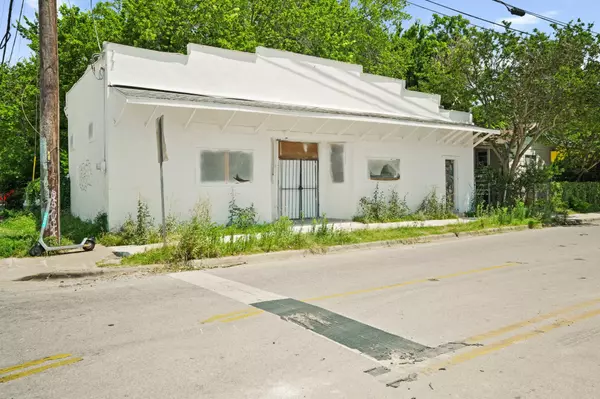 Austin, TX 78702,417 Robert T Martinez Jr ST