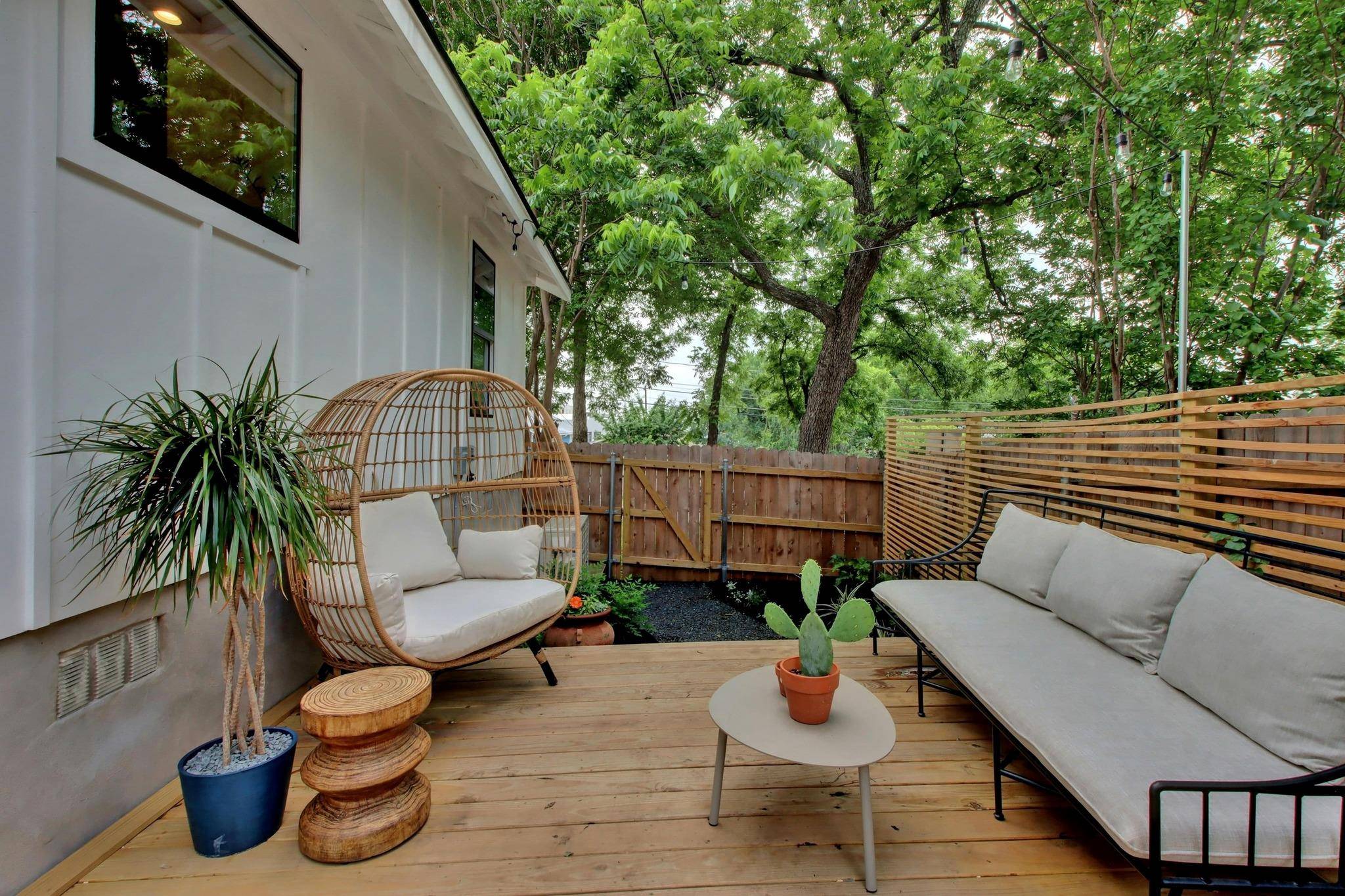 2000 E 8th ST, Austin, TX 78702