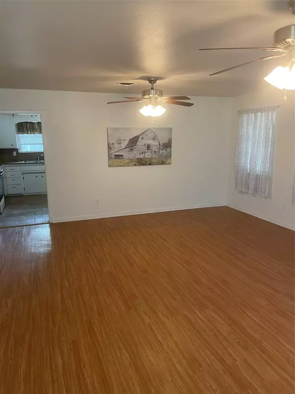 Thorndale, TX 76577,207 N 1st ST