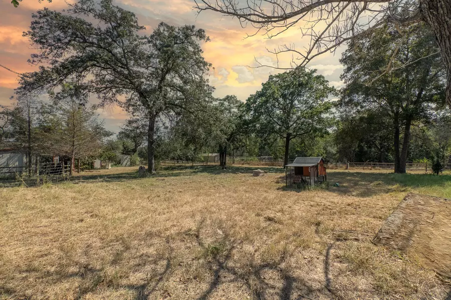 664 Hidden Oaks DR, Elgin, TX 78621