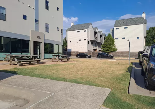 Austin, TX 78745,6000 S Congress Ave #Courtyard