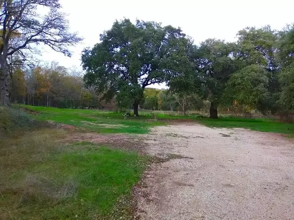 Smithville, TX 78957,135 Powell RD