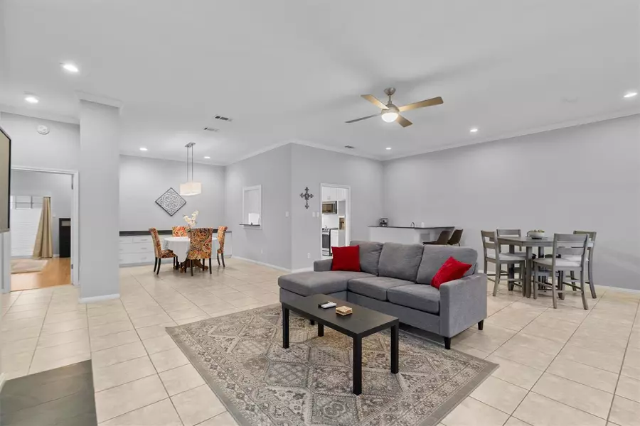 11003 Pinehurst DR #6, Austin, TX 78747