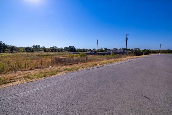 Dale, TX 78616,300 Casen ST