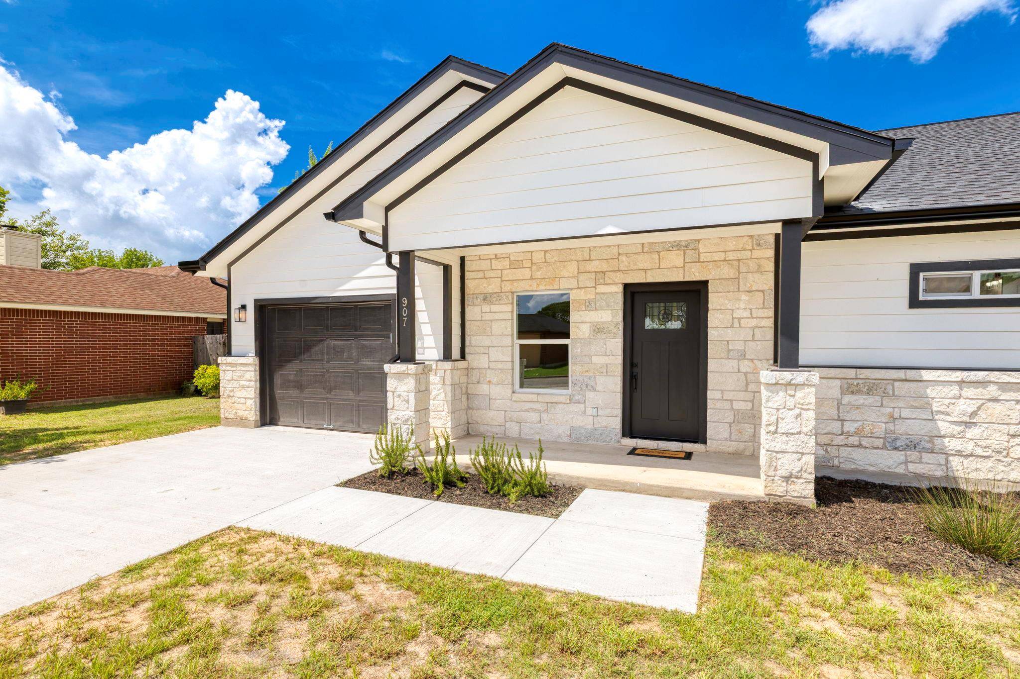 Lockhart, TX 78644,907 Fannin ST