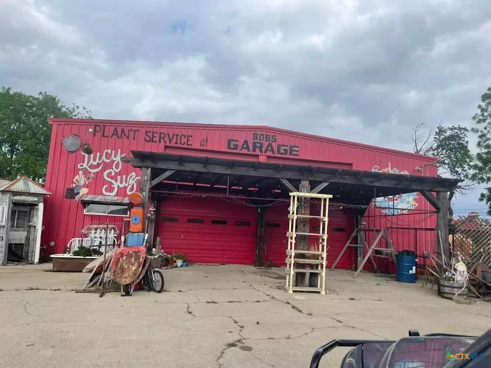 Lampasas, TX 76550,107 W 10th ST W