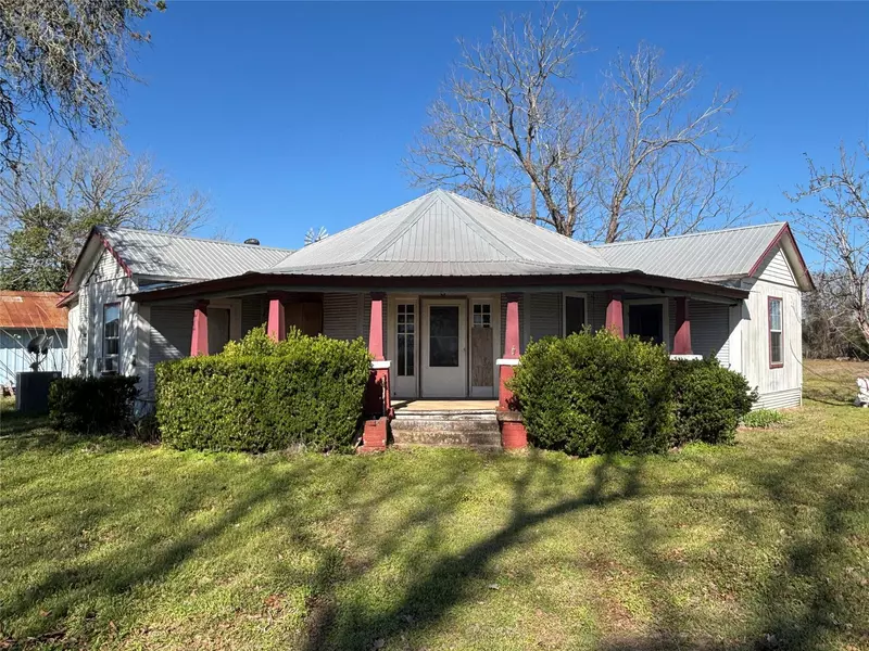 5612 HWY 71 E, Smithville, TX 78957