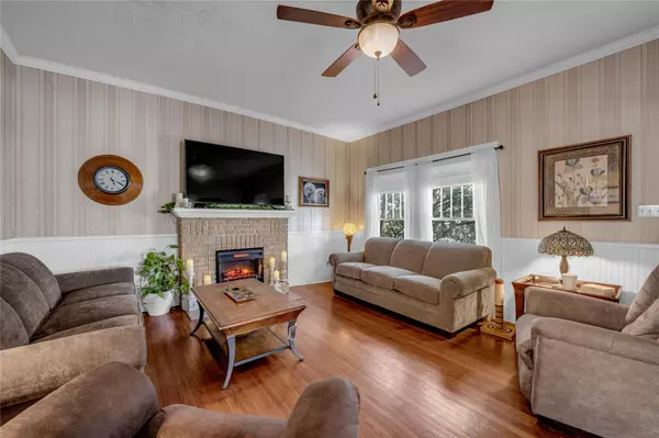 Llano, TX 78643,909 Flag ST