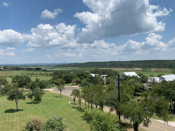 504 Lost Cove DR, Spicewood, TX 78669