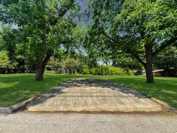 New Braunfels, TX 78130,922 Booneville Ave