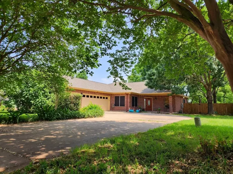 1726 Riverchase Ave, Smithville, TX 78957