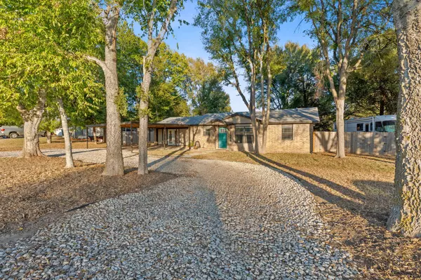 Bastrop, TX 78602,1255 Lovers LN