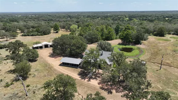 213 Joe Cole LN, Smithville, TX 78957