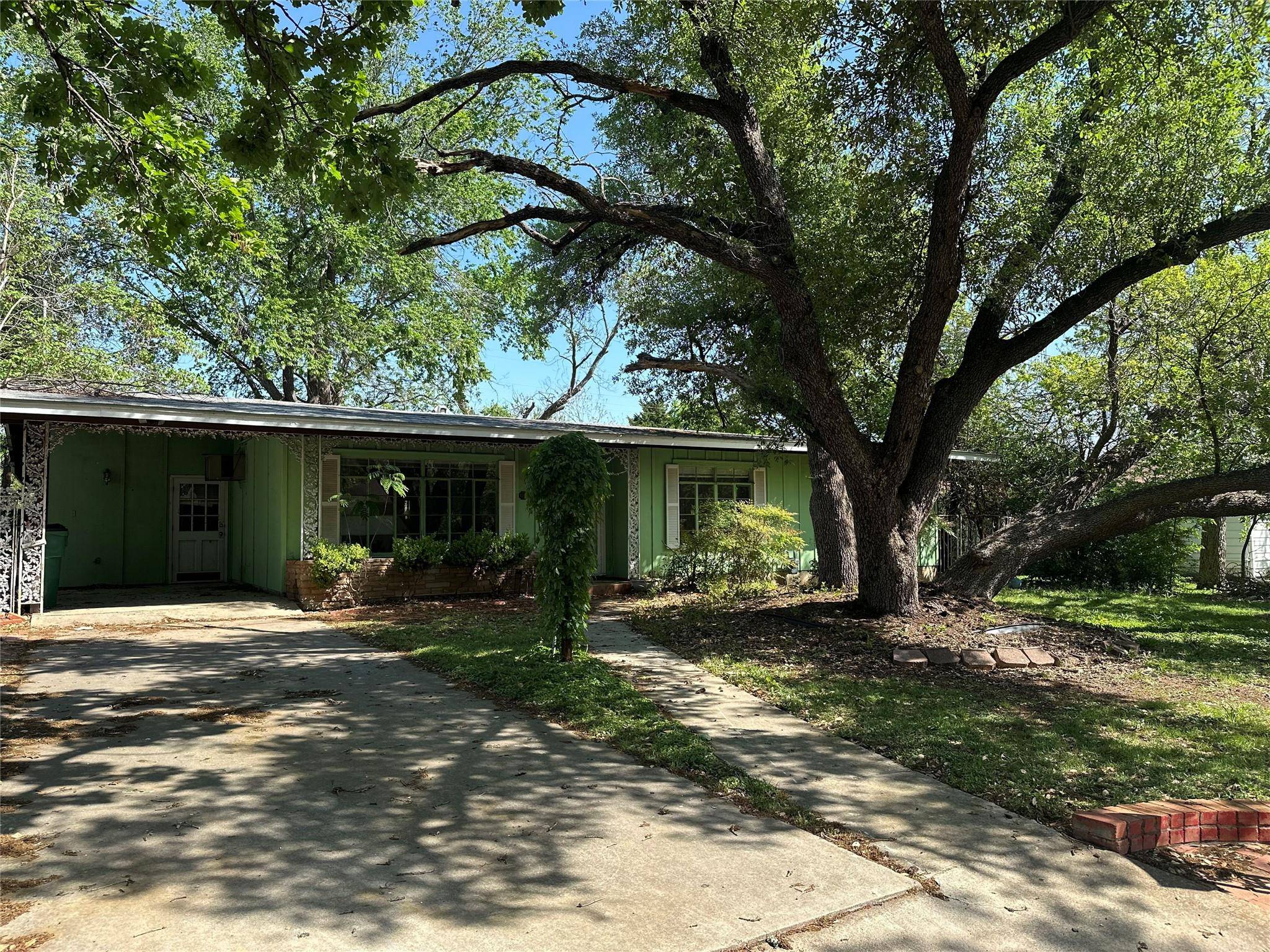 Taylor, TX 76574,1006 Gilmore ST