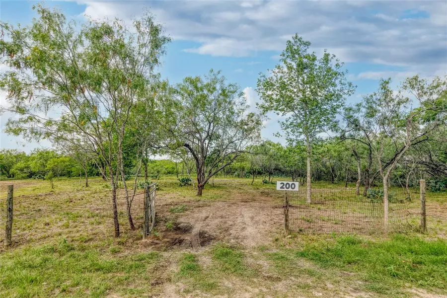200 Armstrong RD, Lockhart, TX 78644