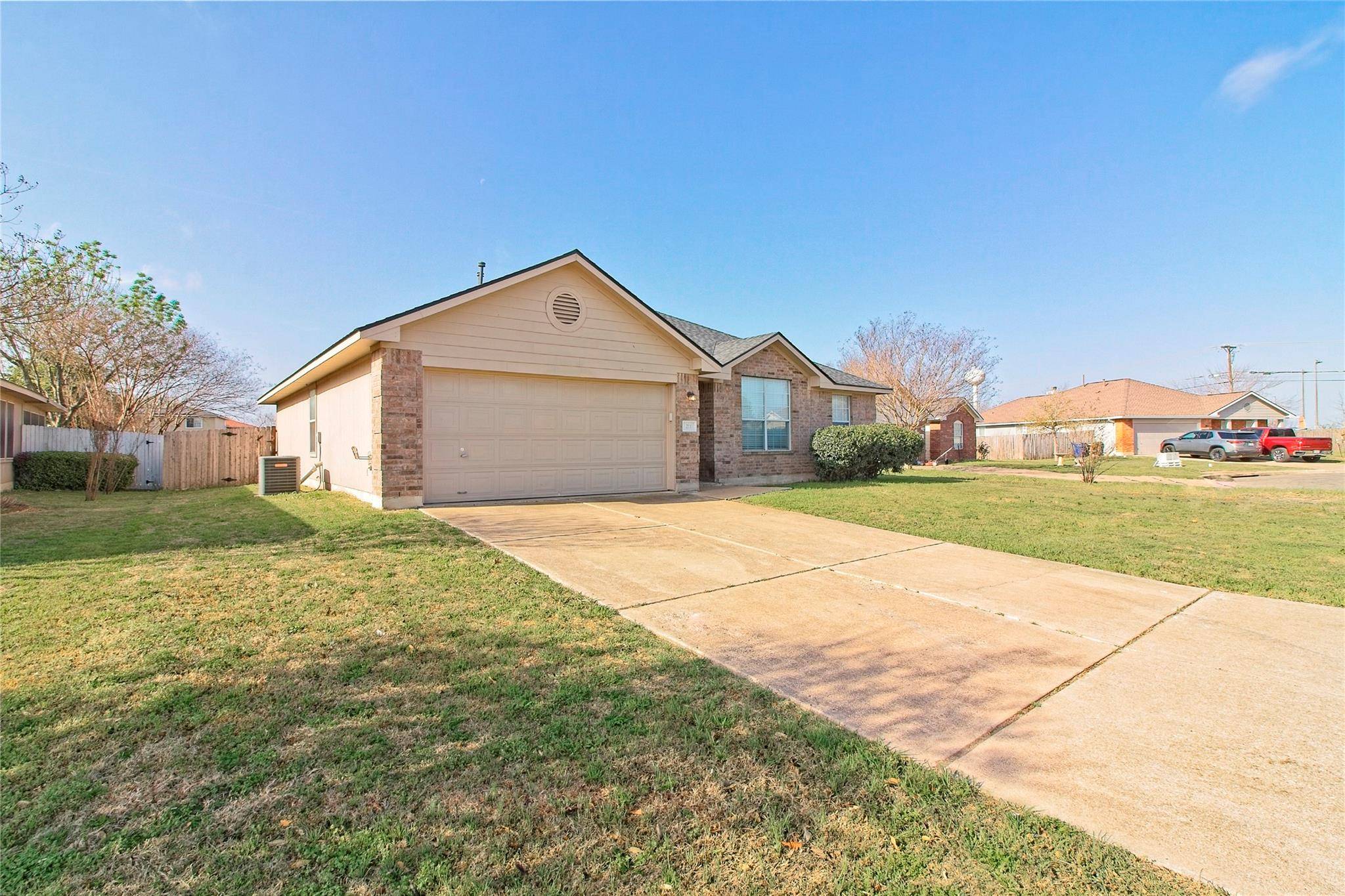 Hutto, TX 78634,211 Warner BND