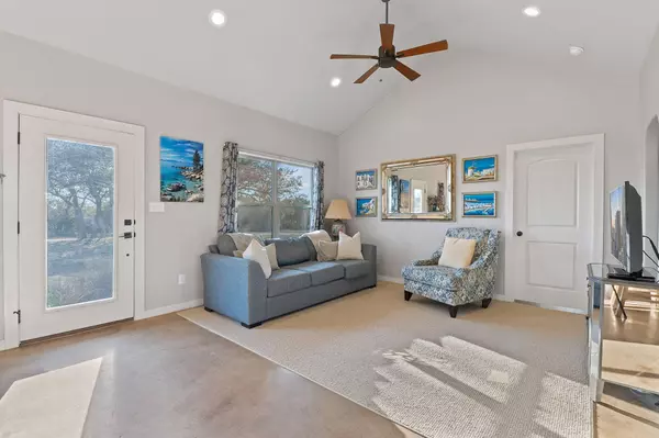 Round Mountain, TX 78663,395 Sendero