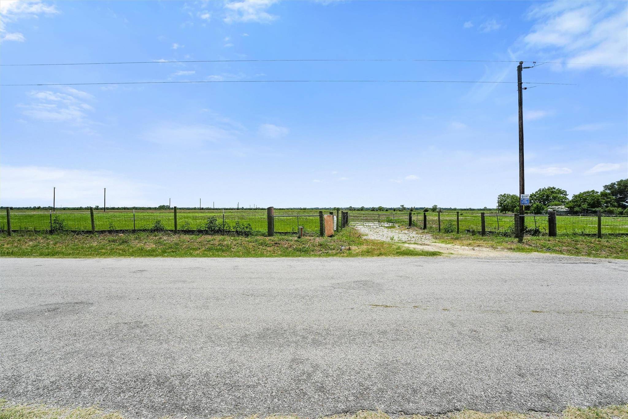 365 Lisa Mae RD, Bellville, TX 77418