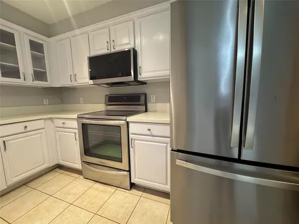 Austin, TX 78741,6900 E Riverside DR #8