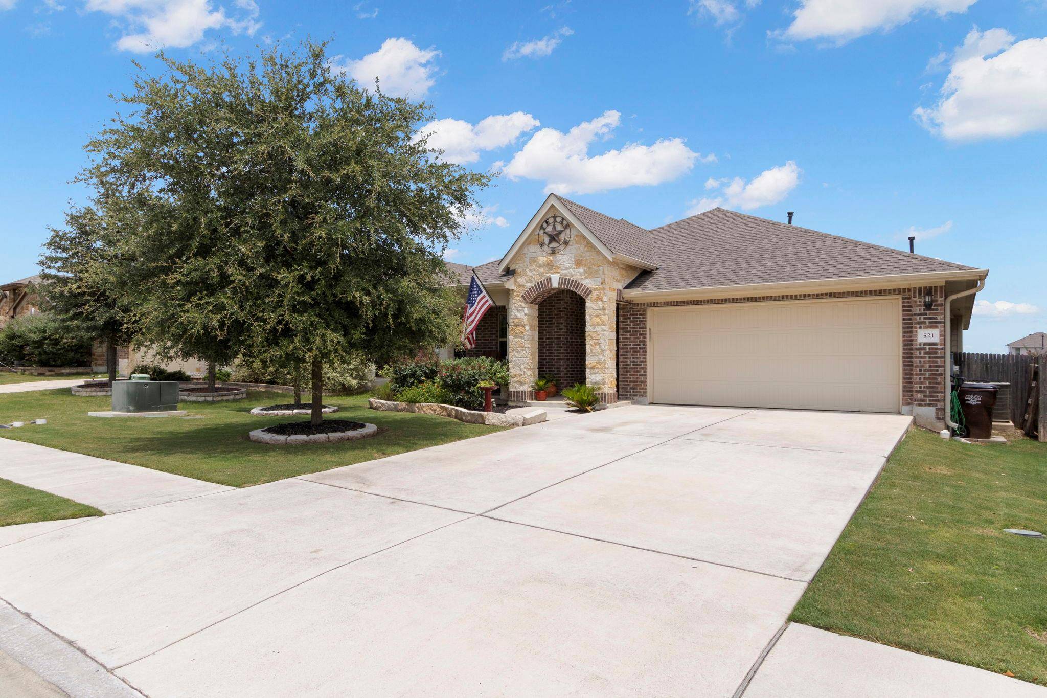 521 Kirkhill ST, Hutto, TX 78634