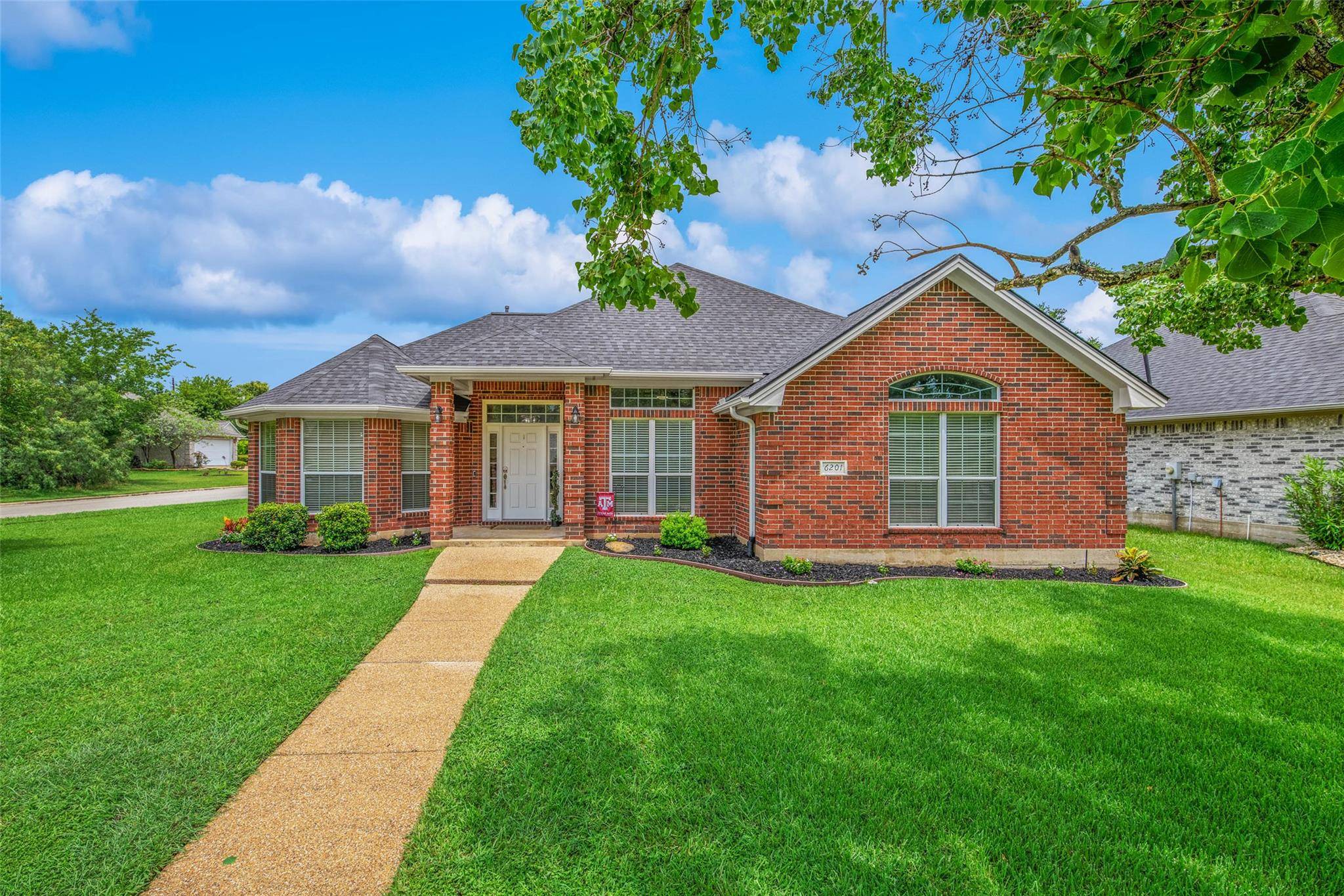 6201 Cromwell CT, Bryan, TX 77802