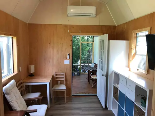 Lockhart, TX 78644,740 Trinity ST #Backyard Studio Apt