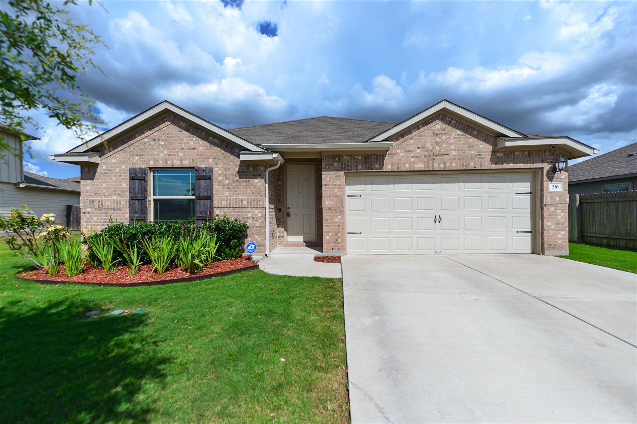 216 Pearland ST, Hutto, TX 78634