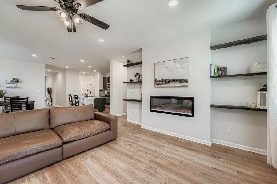 148 Gullivers DR, Elgin, TX 78621