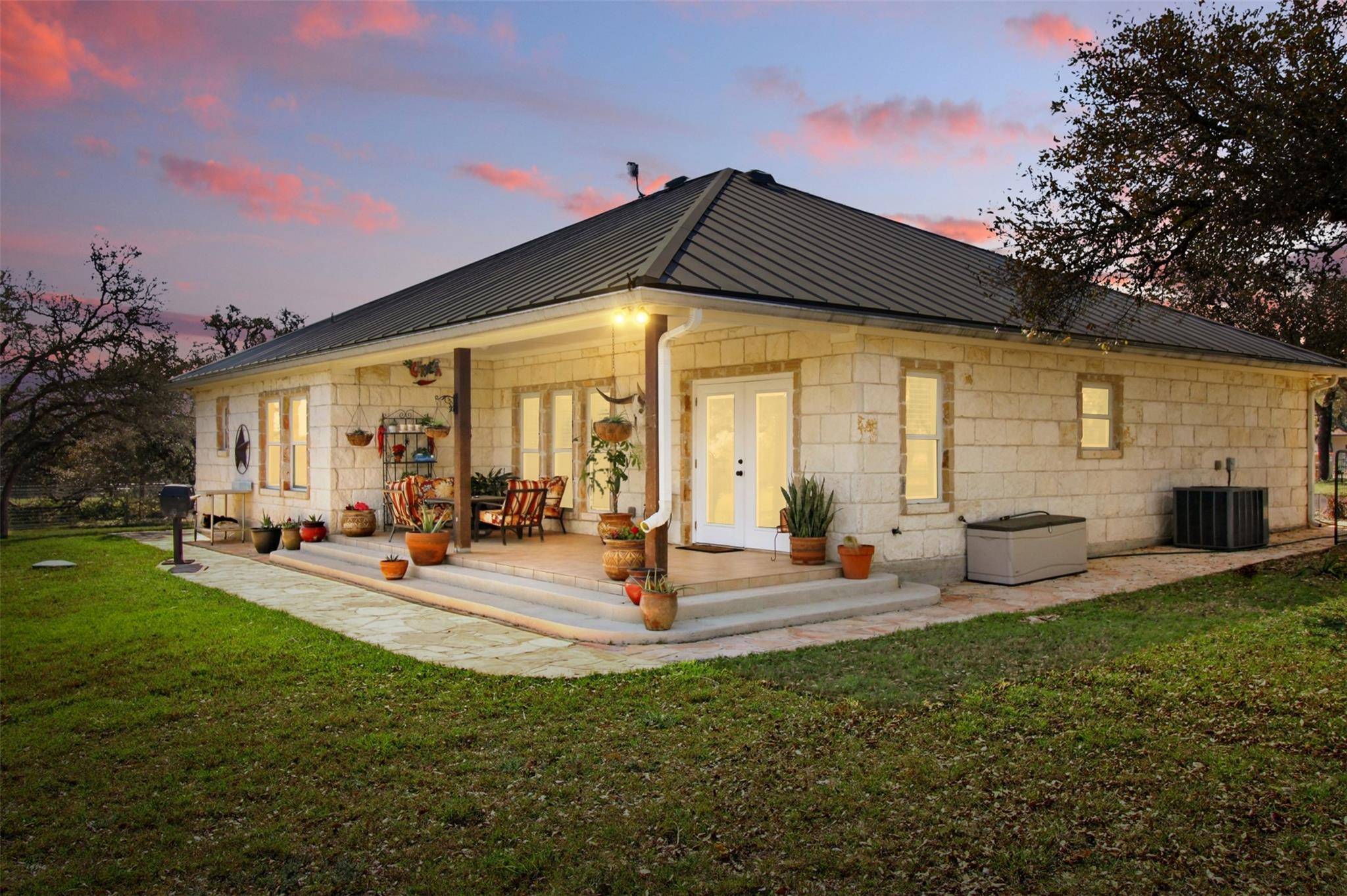 1038 Cielo Springs Dr DR, Blanco, TX 78606