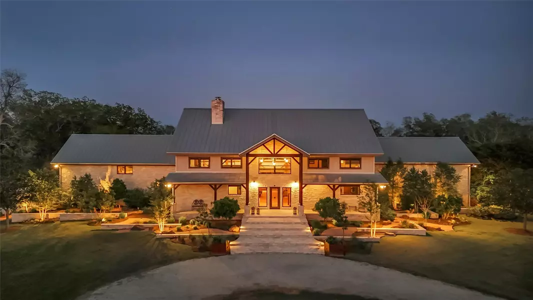 1000 River Trace DR, Columbus, TX 78934