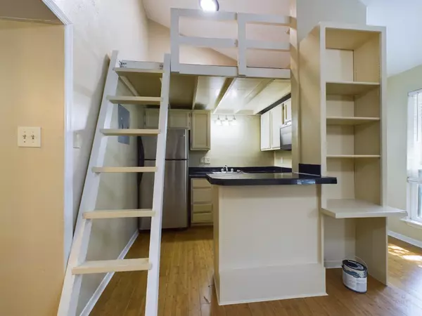 Austin, TX 78705,1000 W 26th ST #210