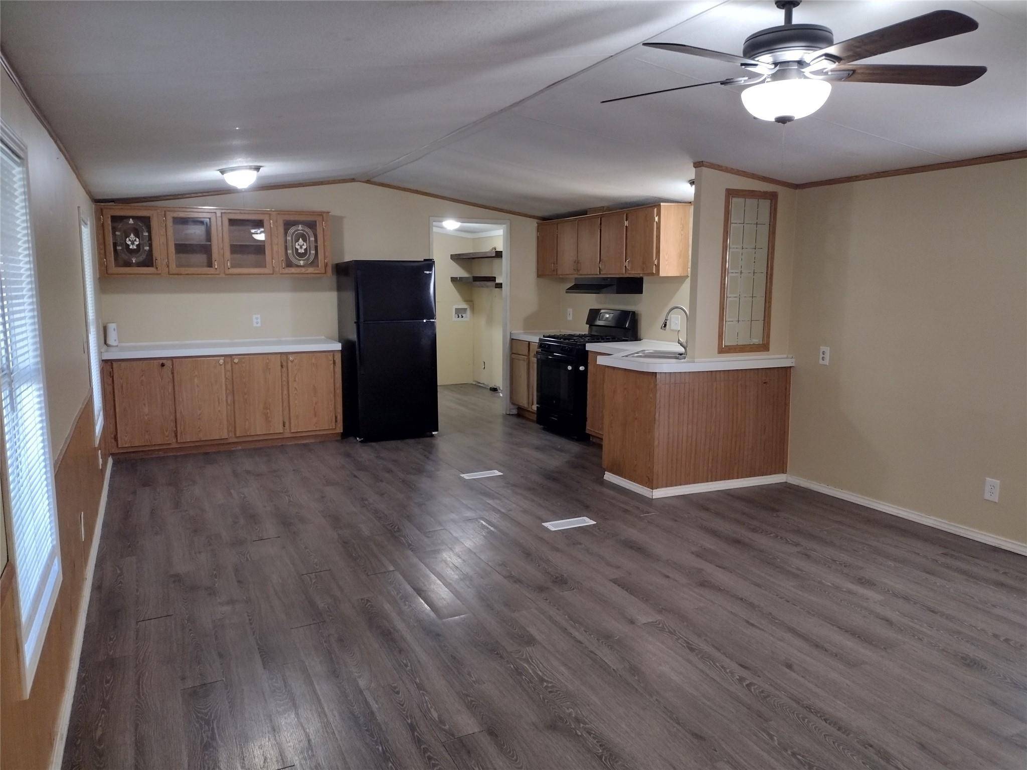 Maxwell, TX 78656,40 Church ST