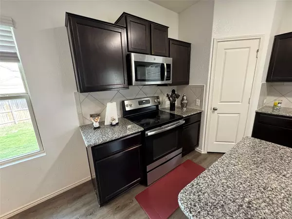 Jarrell, TX 76537,524 Circle WAY #121