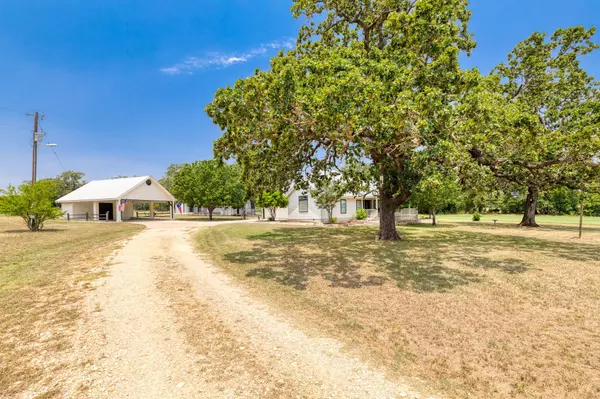 1600 Cattlemens ROW, Lockhart, TX 78644