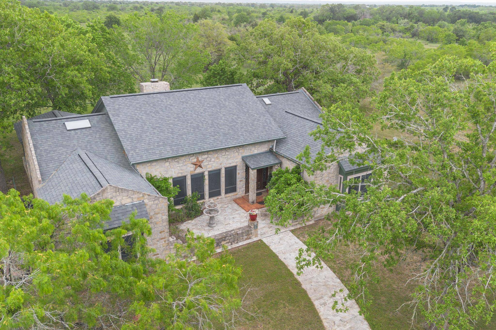 1829 FM 2814, Waelder, TX 78959