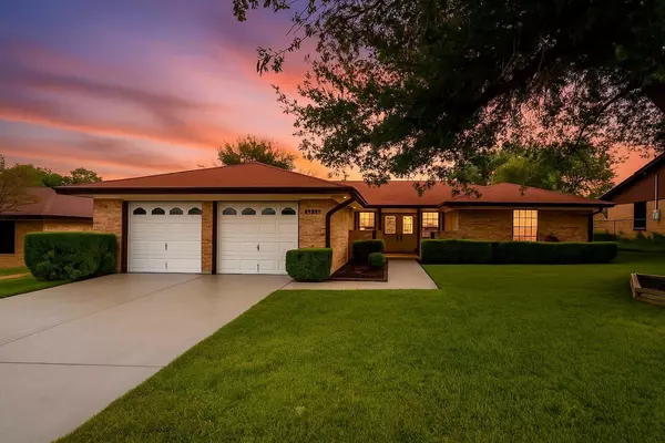 2710 Grasslands DR, Killeen, TX 76549