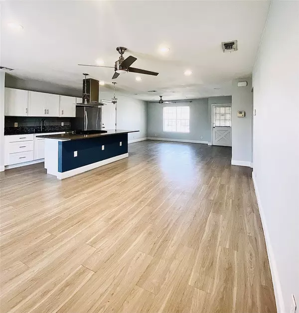 Austin, TX 78758,8602 Colonial DR