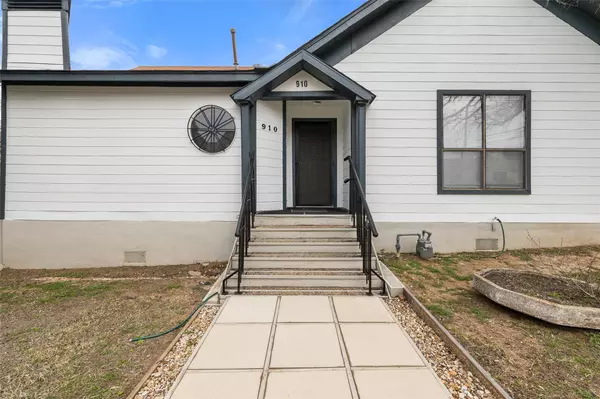 Austin, TX 78702,910 E 15th ST