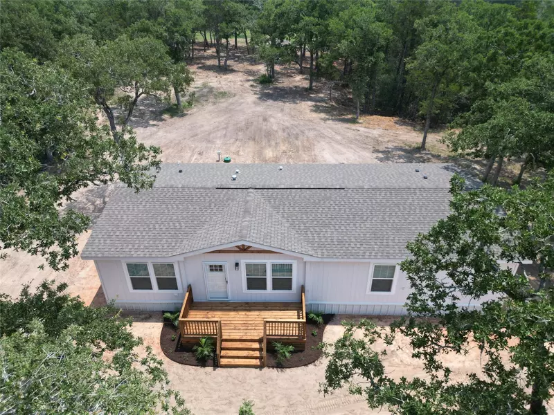 408 Zapalac RD, Smithville, TX 78957